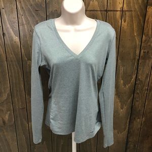 UNDER ARMOUR grey Vneck fitted long sleeve sz M